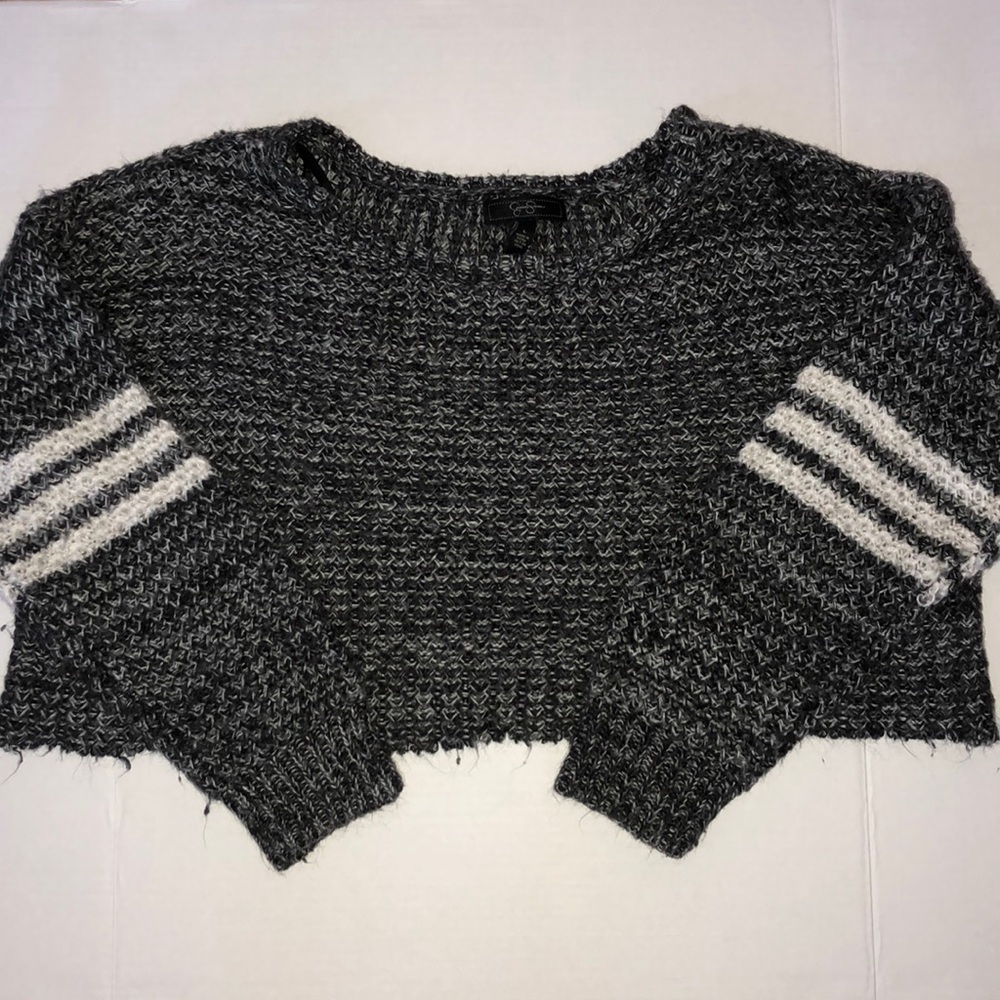 Super soft Jessica Simpson crop sweater